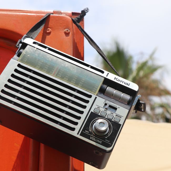 Haut-Parleur Bluetooth Portable avec Panneau Solaire Intégré